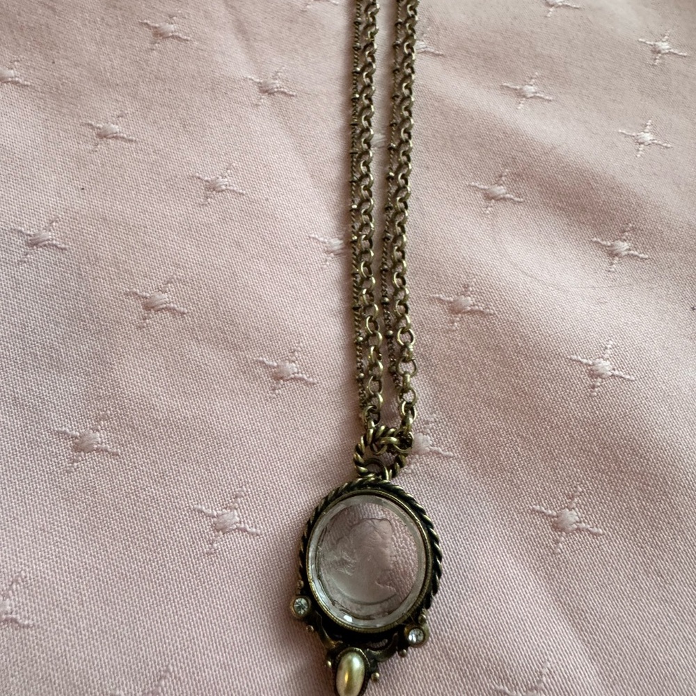 Elegant Gold Pendant Cameo Etched Necklace, Sweet Romance - Picture 7 of 9